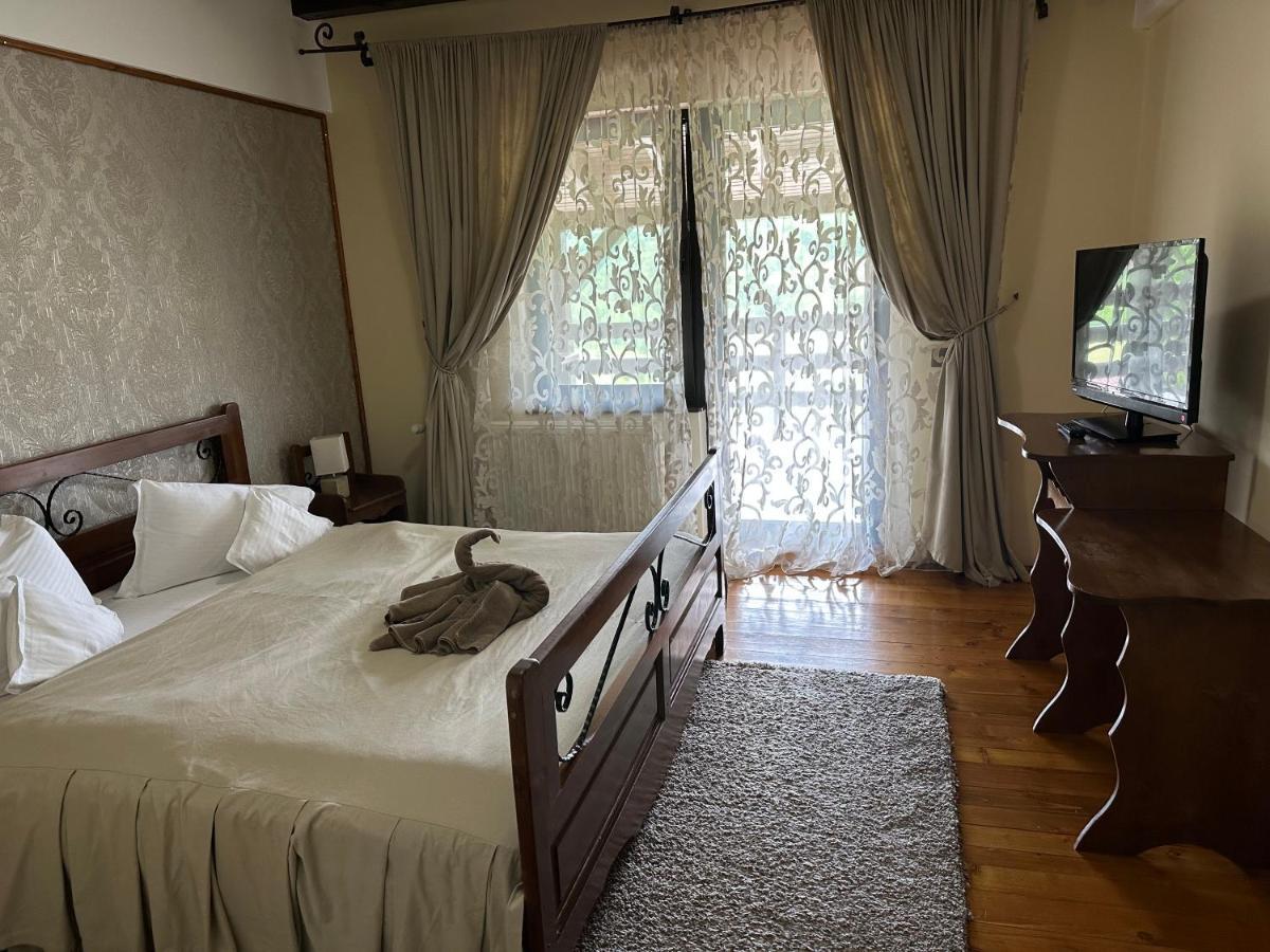 Casa Bradet Guest House Intorsura Buzaului Ngoại thất bức ảnh
